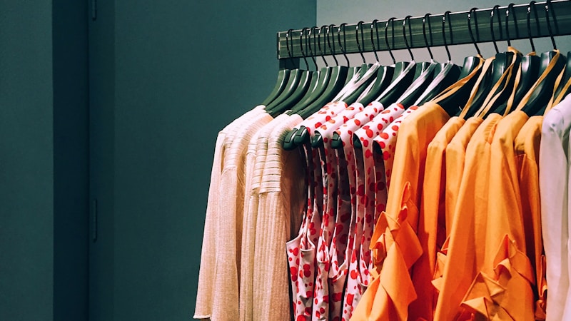 服を売るならどこがいい？知恵袋で話題の売り方を比較して後悔しない選び方を解説