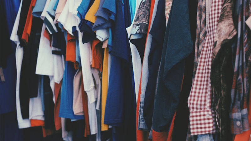 服を売るならどこがいい？知恵袋で話題の売り方を比較して後悔しない選び方を解説